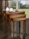 Mesa nido fabricada en madera maciza de cerezo estilo Louis Philippe