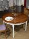 Mesa de comedor redonda fabricada en madera de  cerezo macizo al estilo Luis XVI diámetro 120 cm