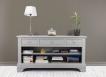 Mueble TV Paulo fabricado en madera de roble macizo al estilo Louis Philippe acabado cepillado gris