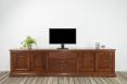 Mueble TV Beatriz fabricado en madera de Cerezo macizo al estilo Louis Philippe con 4 puertas y 3 cajones