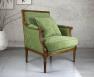 Sillón Anne de estilo Luis XVI fabricado en madera maciza de Haya, tejido verde