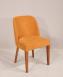Silla Eduardo fabricada en madera de cerezo macizo, asiento y respaldo tapizados de estilo Contemporáneo