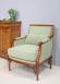 Sillón Laura de estilo Luis XVI fabricado en madera de haya maciza tejido verde Boston