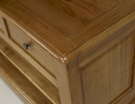 Mueble TV 16/9 Gabriel fabricado en madera de Roble macizo al estilo Louis Philippe