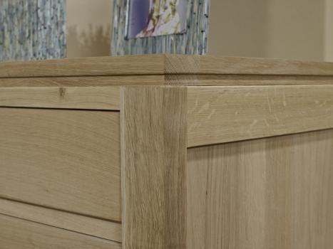 Cómoda de 5 cajones Colección Naturaleza fabricado en madera de roble macizo estilo contemporáneo