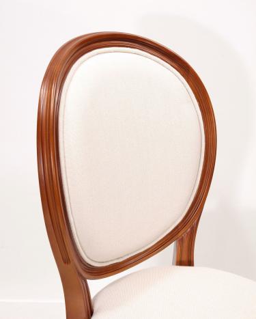 Silla Emeline de madera maciza de cerezo de estilo Luis XVI 