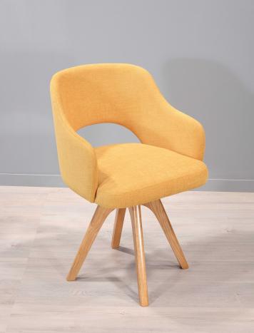 Silla giratoria con reposabrazos Victor. Base de fresno macizo. Retapizada con tela Apollo Yellow.