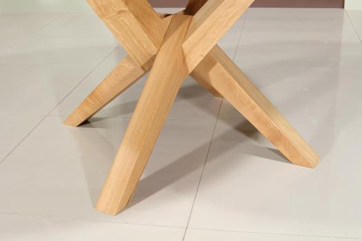 Mesa redonda contemporáne de roble con pata central Romain