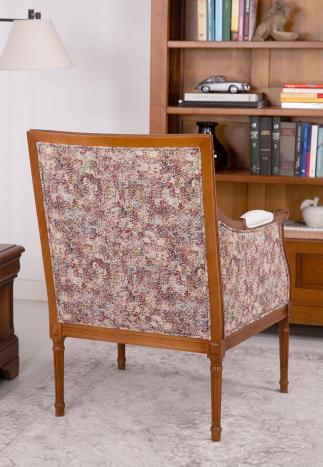 Sillón estilo Louis XVI en madera maciza de cerezo tapizado en tela de tapicería