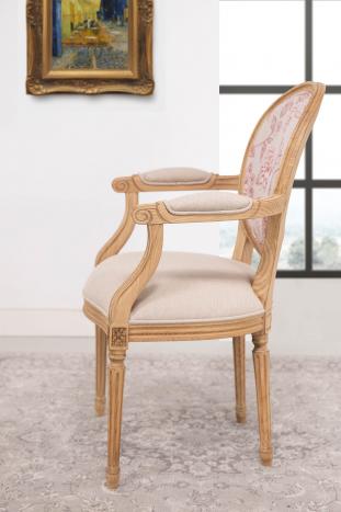 Sillón estilo Luis XVI en Roble con asiento y respaldo tapizados