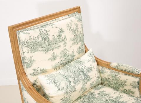 Sillón estilo Louis XVI de roble macizo con tela Toile de Jouy
