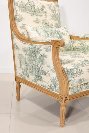 Sillón estilo Louis XVI de roble macizo con tela Toile de Jouy
