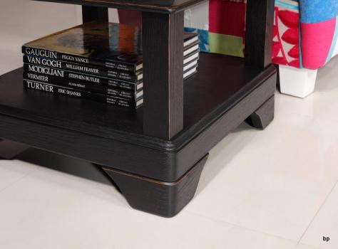 Mesa auxiliar Inês fabricada en madera de roble estilo Provenzal 
