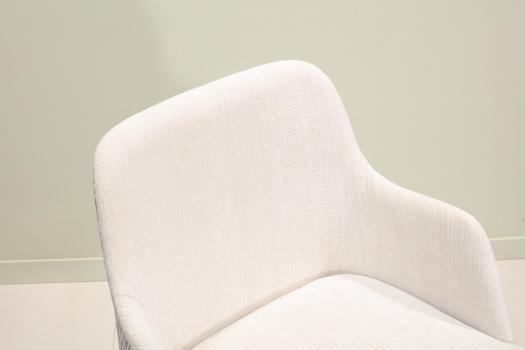 Sillón contemporáneo Milo, 4 patas de fresno macizo Tejido Valdouro