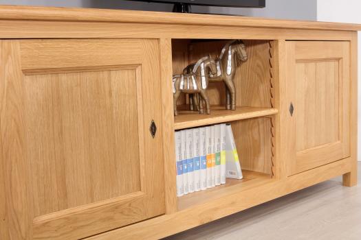 Mueble de TV Amaury de roble macizo de estilo rústico