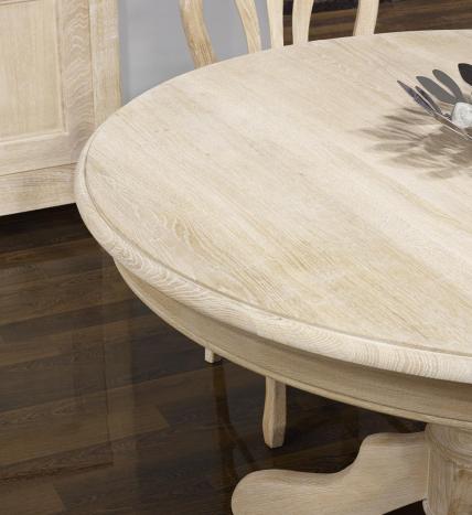 Mesa de comedor redonda Benito con pata central fabricada en madera de Roble macizo al estilo Louis Philippe diametro 105cm acabado cepillado blanqueado 
