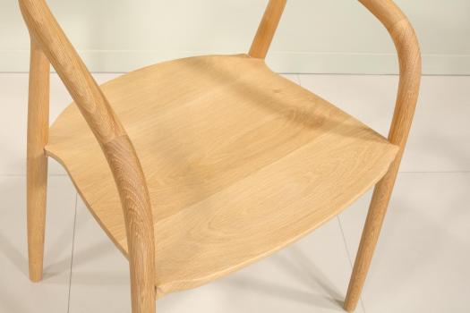 Silla Achille de roble macizo Contemporáneo