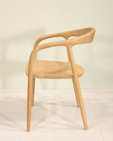 Silla Achille de roble macizo Contemporáneo
