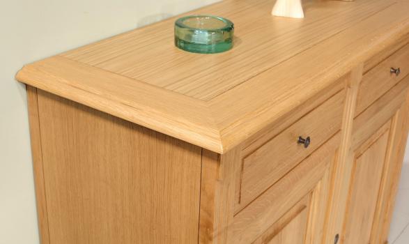 🪵 Aparador Isaac – Roble Macizo, Estilo Directorio, 2 Puertas y 2 Cajones (110 cm de ancho)