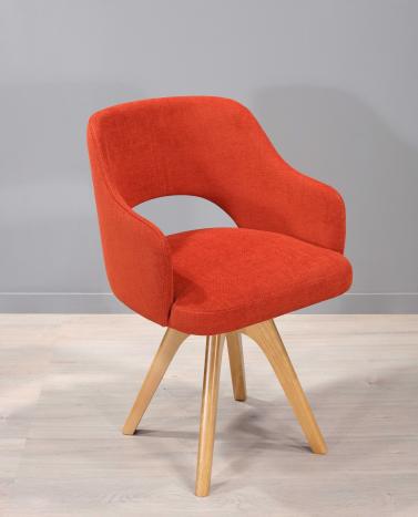 Silla giratoria con reposabrazos Victor. Base de fresno macizo. Retapizada con tela Apollo Teja.