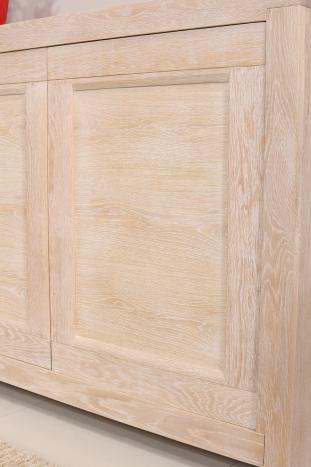 Aparador Navarro de 3 puertas fabricado en madera de roble macizo estilo Contemporáneo