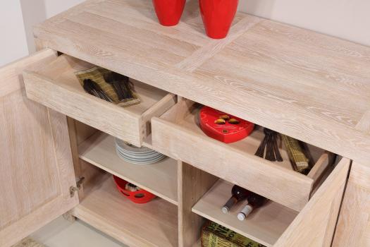 Aparador Navarro de 3 puertas fabricado en madera de roble macizo estilo Contemporáneo