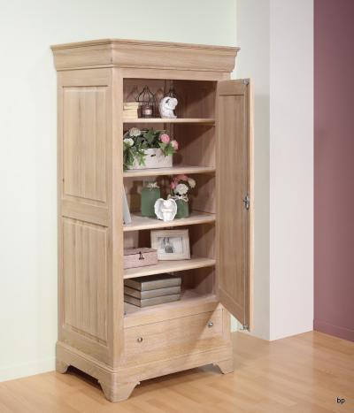 Armario Lucas de 1 puerta + 1 cajón fabricado en madera maciza de Roble estilo Louis Philippe