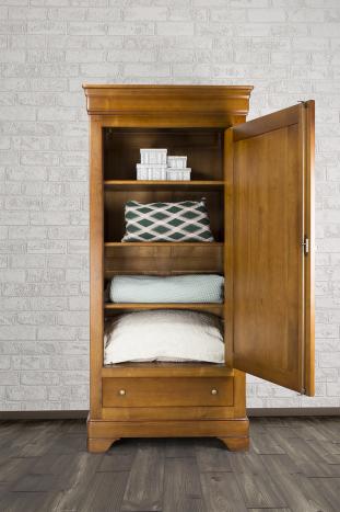Armario Anna de 1 puerta y 1 cajón fabricado en madera maciza de cerezo estilo Louis Philippe