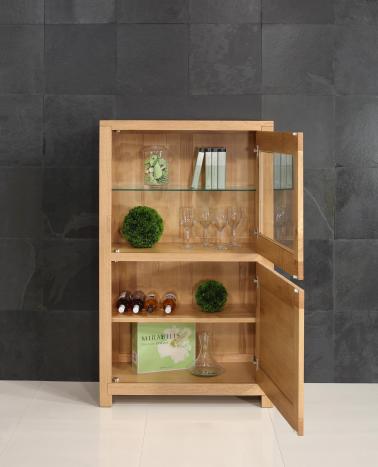 Vitrina de 2 puertas Loann en roble macizo, estilo contemporáneo 
