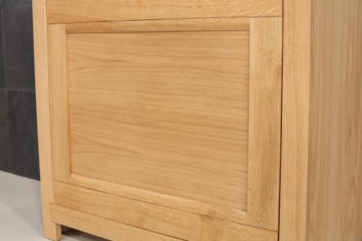 Vitrina de 2 puertas Loann en roble macizo, estilo contemporáneo 