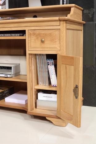 Pequeño escritorio Emérito fabricado en madera de roble macizo en estilo Louis Philippe