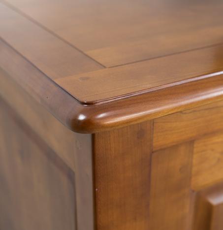 Mueble de TV 16/9 Luana fabricado en madera de Cerezo macizo al estilo Louis Philippe