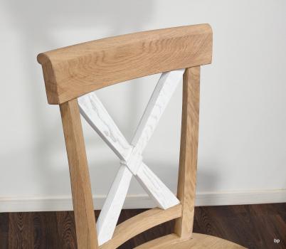 Silla Filipe fabricada en madera maciza de Roble acabado cepillado natural y marfil estilo Louis Philippe