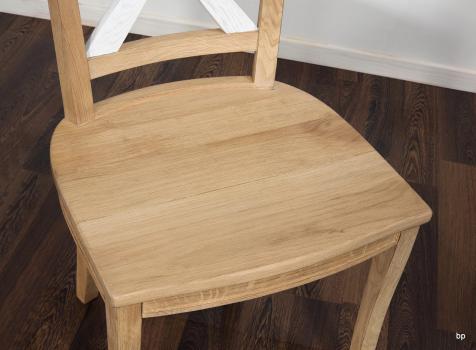 Silla Filipe fabricada en madera maciza de Roble acabado cepillado natural y marfil estilo Louis Philippe