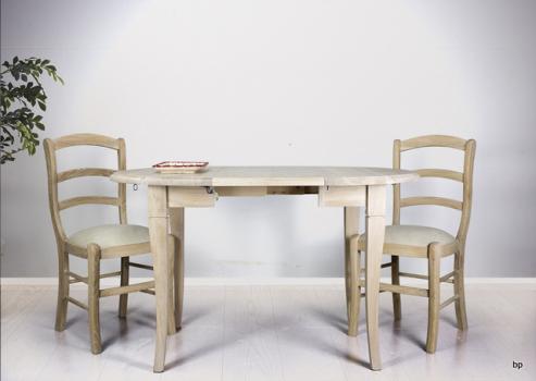 Mesa de comedor redonda  Lidia extensible y con alas abatibles fabricada en madera de Roble macizo al estilo Louis Philippe con 1 extension