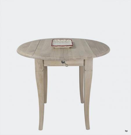 Mesa de comedor redonda  Lidia extensible y con alas abatibles fabricada en madera de Roble macizo al estilo Louis Philippe con 1 extension