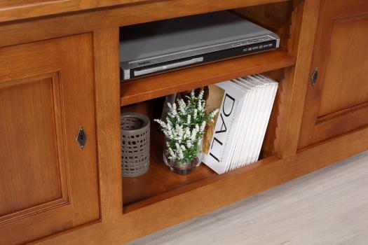 Mueble de TV Amaury fabricado en madera de roble macizo al estilo campestre.