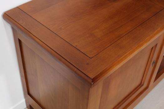 Mueble de TV Amaury fabricado en madera de roble macizo al estilo campestre.