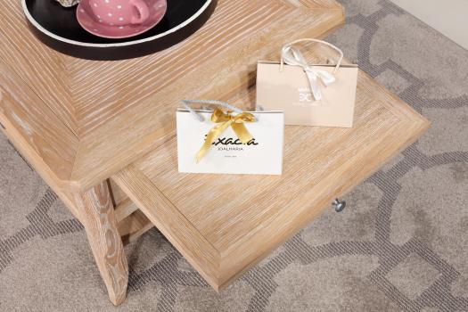 Mesa de centro Clemente fabricada en madera de roble  macizo al estilo Louis Philippe 