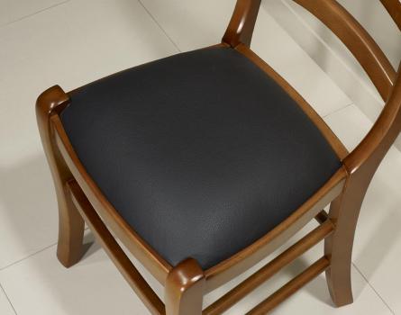 Silla Madeleine fabricada en madera de haya maciza en estilo Louis Philippe