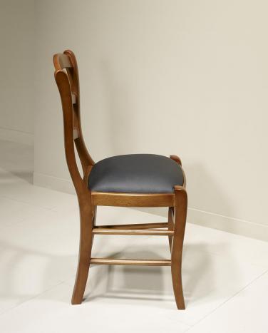 Silla Madeleine fabricada en madera de haya maciza en estilo Louis Philippe