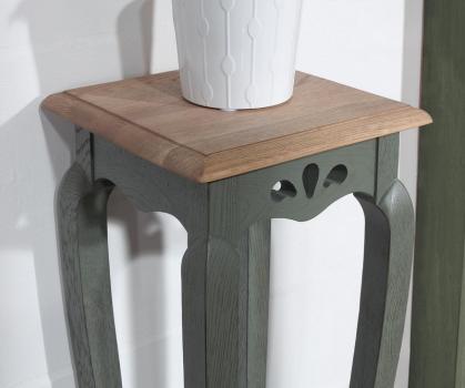 Pedestal fabricado en madera de roble macizo acabado roble Antik