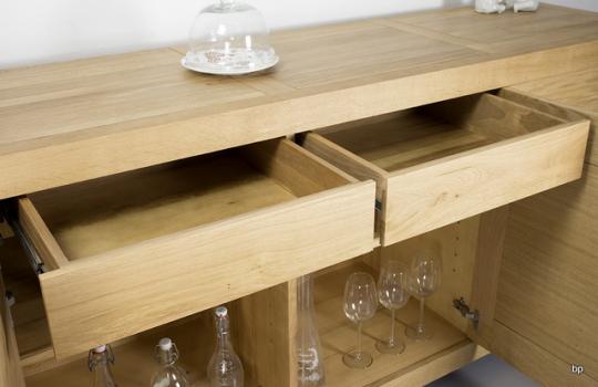 Aparador de 4 puertas Nuno línea contemporánea fabricado en Roble macizo 