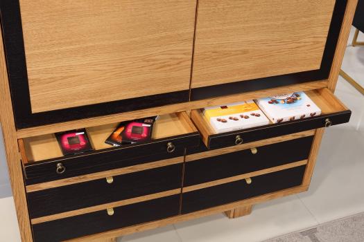 Aparador comedor de 4 puertas y 2 cajones fabricado en madera de roble macizo en estilo Contemporáneo Vintage.