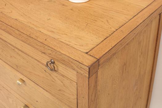 Aparador de 4 puertas fabricado  en madera de roble macizo estilo industrial 