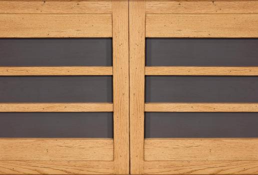 Aparador Loïc  fabricado en madera de roble macizo,estilo contemporáneo, 4 puertas correderas