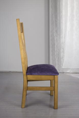 Silla Lay fabricada en madera de roble macizo asiento de tela púrpura acabado dorado antik