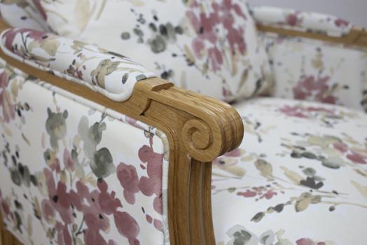 Sillón de estilo Luis XVI fabricado en roble macizo de acabado Roble Natural Tejido ORB