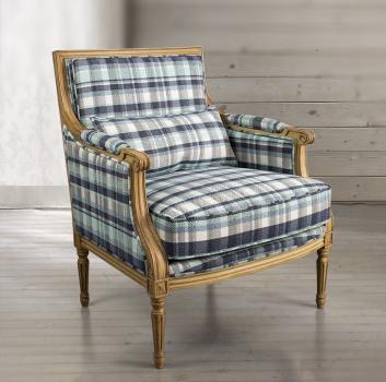 Sillón estilo Luis XVI Guillermo fabricado en madera de roble macizo 