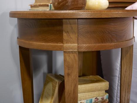 Mesa de noche Luis estilo Diretoire fabricada en madera maciza de roble